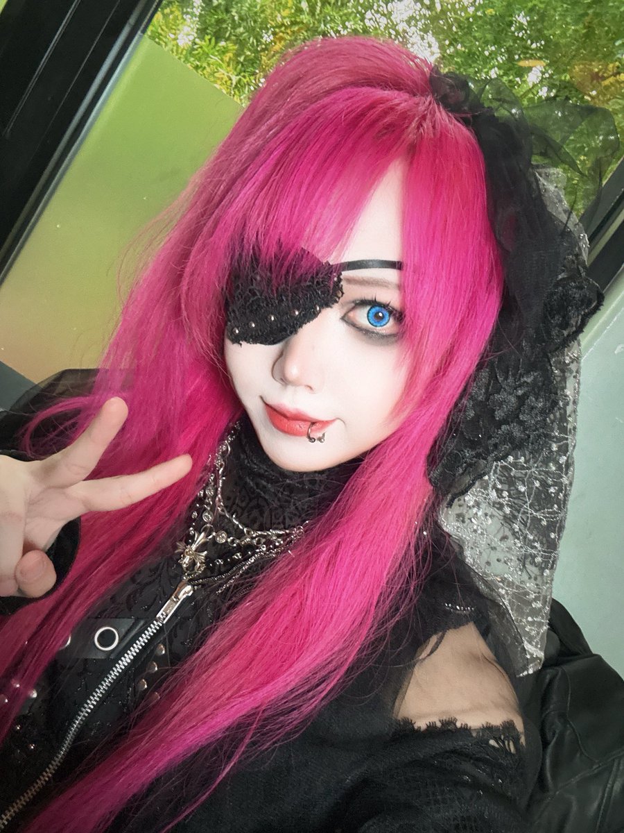 blz_kururu's tweet photo. RENGOKU tour#1 Romania

Thanks to the many staff and Kyunannsha who gathered in Bucharest, I was able to make my first night the best night😋

It was a very loud cheer.

I'm sure this night will be a day I won't forget until I die. 

Thank you very much. https://t.co/mc0s1qgmp5