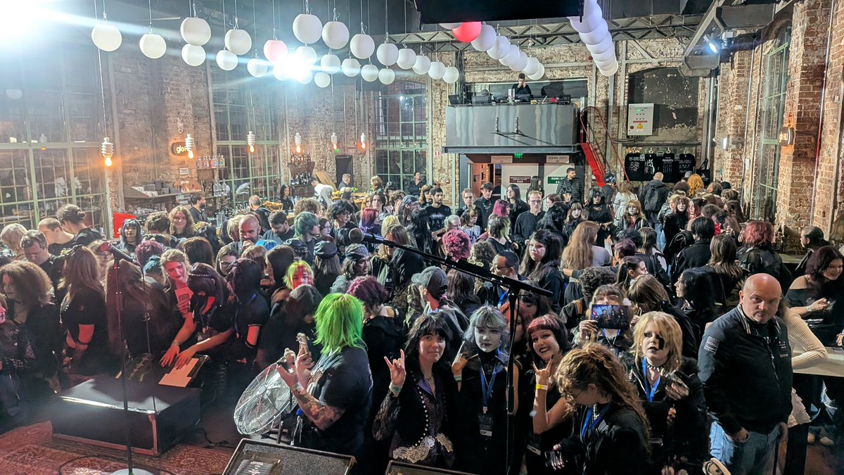 blz_kururu's tweet photo. RENGOKU tour#1 Romania

Thanks to the many staff and Kyunannsha who gathered in Bucharest, I was able to make my first night the best night😋

It was a very loud cheer.

I'm sure this night will be a day I won't forget until I die. 

Thank you very much. https://t.co/mc0s1qgmp5