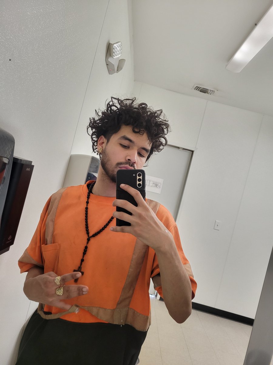 Vlone44497's tweet photo. 👷‍♂️🚧 Everyday shi https://t.co/PAQhgTnx7p
