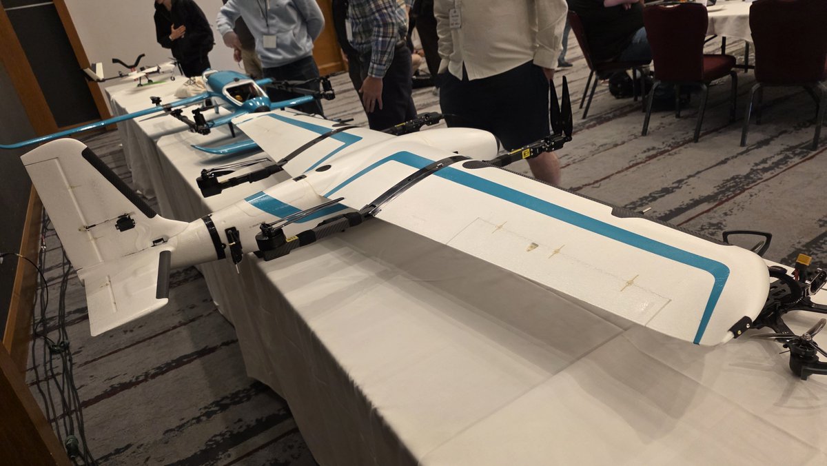 hfujikawa77's tweet photo. 展示されていた機体たち。明日はこれらのフライトデモを観れるはず。
たくさんのArmattan5はAndy Piperさんのだと思う。やはり5インチは予備機たくさんないとね
#APDC2026 https://t.co/fOHLG4LWHH