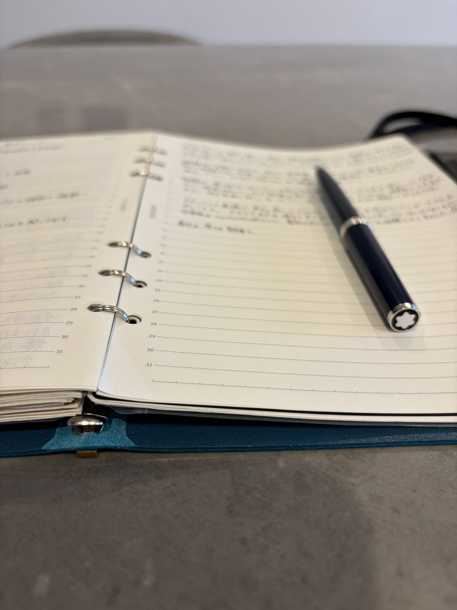 yoshitaka_odaka's tweet photo. 振り返りをノートに書き始めて1ヶ月くらい。仕事のことも書くようにしていったらより向き合ってる感覚になって見える幅が増えてきた感ある。
書くって素敵。

#plotter https://t.co/zBPsK4zVkp
