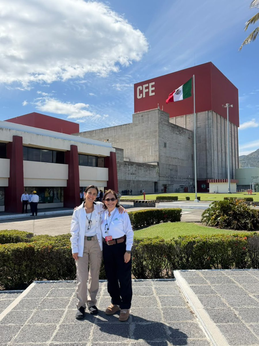 LuzElena_GE's tweet photo. Laguna Verde es la única central nucleoeléctrica de México y una pieza estratégica para garantizar el suministro de electricidad firme, confiable y libre de emisiones de carbono durante su generación. Su operación contribuye a la #SoberaníaEnergética.

Hoy realicé una visita técnica a la Central Nucleoeléctrica Laguna Verde, en Veracruz, acompañada por la directora general de la @CFEmx, @EmiliaCallejaA, para conocer de primera mano la operación de esta importante infraestructura energética del país.
