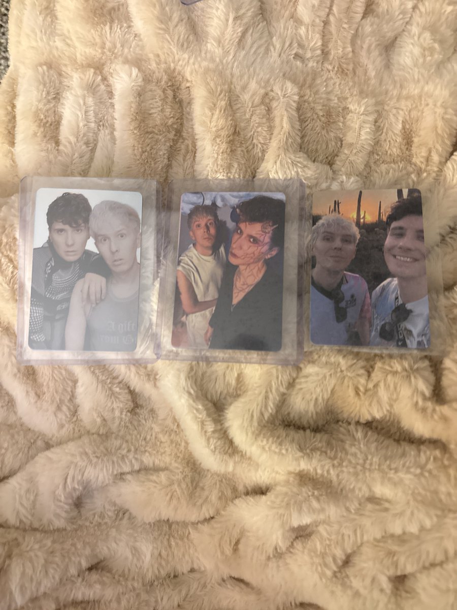lowkeyylavish's tweet photo. DISO SHINY RAWR CARD!! wtt ANY shiny pictured (or even multiple depending on what they are)
us based and wtt ww 
dm @onlyxangel with any offers :))
@dnptrades https://t.co/FAdIbJ3v2H