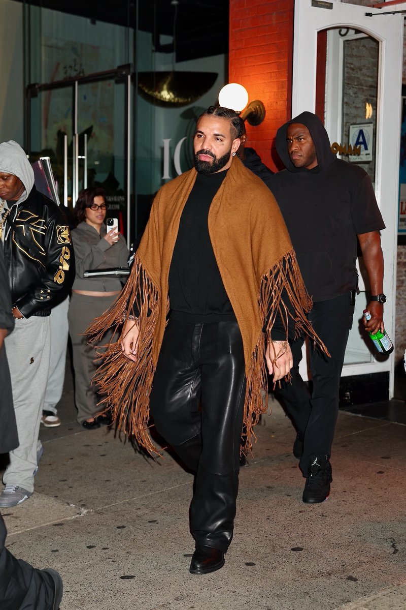 VVIP's tweet photo. Drake spotted in New York to celebrate his 40th birthday. https://t.co/Z5h4kJ1Fcu
