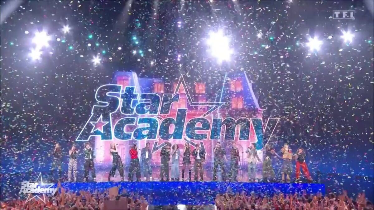 ZeGoodPat's tweet photo. Ce soir le prime Star Academy avec Vianney qui a carte blanche, Zazie, Clara Ysé et Helena en surprise pour les élèves. Franchement, les duos sur ses titres et la collégiale Hallelujah, ça devrait être hyper émouvant. Vous regardez en direct ? #StarAcademy https://t.co/sDgoYw6fi1