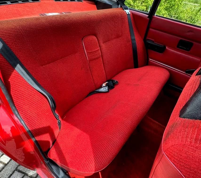 NicoNePayePlus's tweet photo. Volvo 244 https://t.co/ubclnzejK3