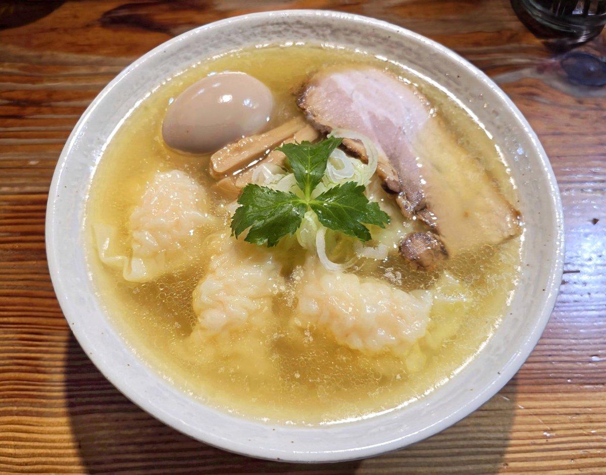 K46749975's tweet photo. 純手打ち 麺と未来@下北沢

◾相変わらず優しい声かけ
接客に癒やされる😘🌈

もち姫100%使用
つきたてのお餅のような
ふわもち🩷とろけるコシ極太麺

鶏と魚介の上品な風味が重なり
じんわりと旨味が広がる旨スープ

🍚香ばしく炙られた
食べ応え抜群の豚がたっぷり🤭
#麺と未来 https://t.co/nmwwwcKpQN