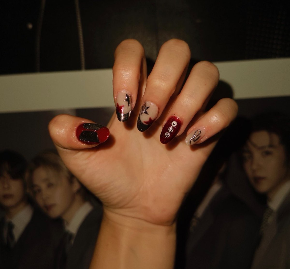 ashley__ca_'s tweet photo. amaram minha unha pro show dos btsers? https://t.co/Zpqt1k2Bz6