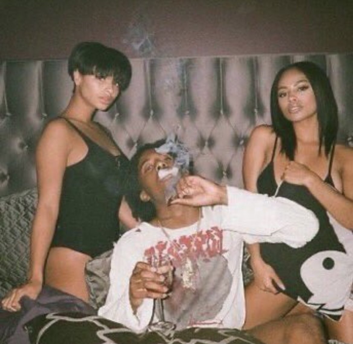 llllosta's tweet photo. peak moment of 2017🖤 https://t.co/MiUkbGhe16