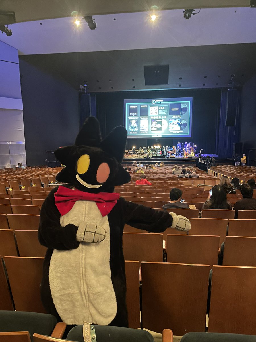 Nokokoco's tweet photo. they didn't take my head this time!!! https://t.co/JZBXulYg4H