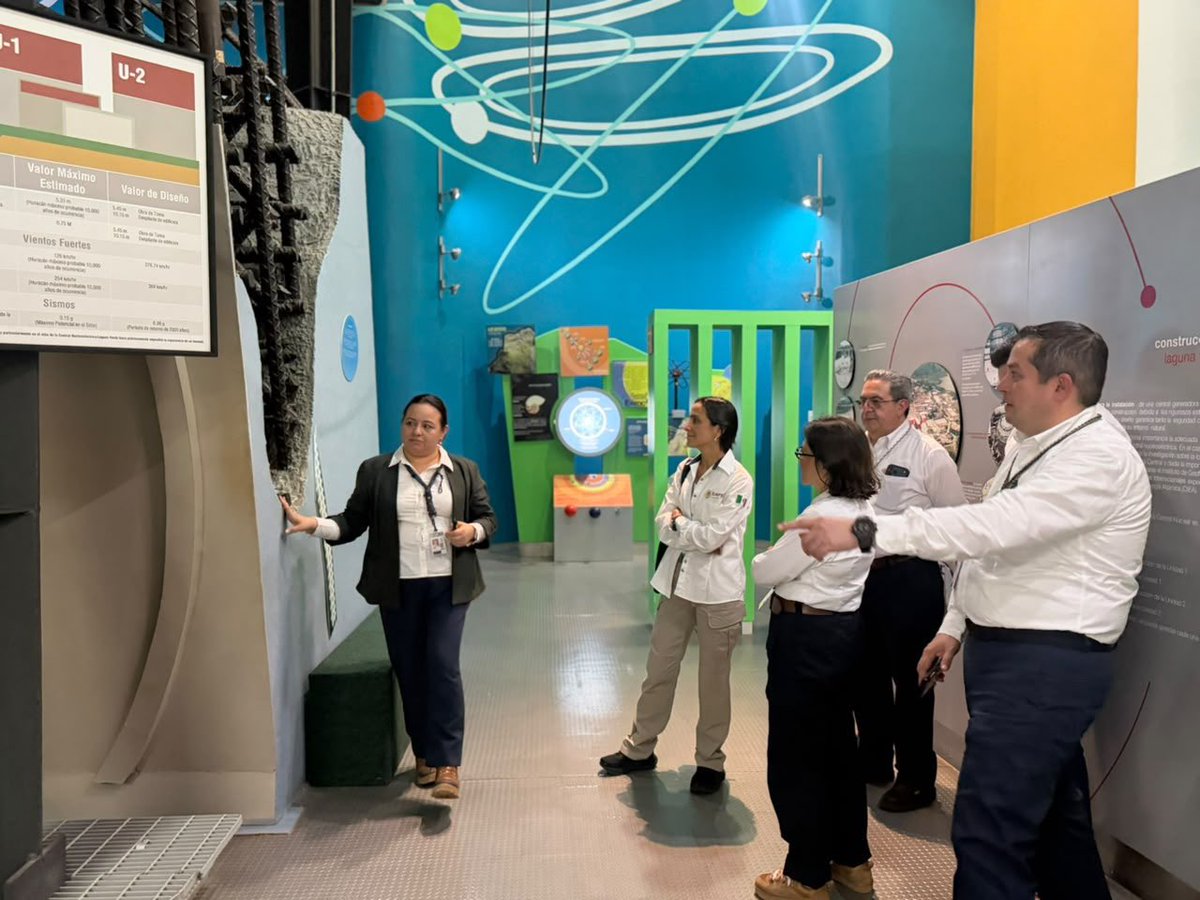 LuzElena_GE's tweet photo. Durante mi visita a la Central Nucleoeléctrica Laguna Verde, en Veracruz, recorrí también su museo, donde se difunde el conocimiento sobre la energía nuclear y su importancia para el desarrollo energético de México.

Agradezco a las y los trabajadores de la @CFEmx por su recibimiento y reconozco la preparación, capacidad técnica y compromiso del personal que hace posible la operación de esta importante infraestructura para la #SoberaníaEnergética del país.