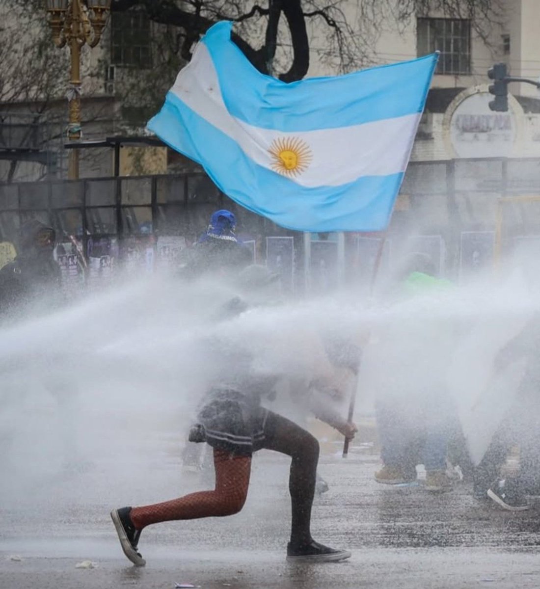 makearggayagain's tweet photo. denuncian la detención arbitraria de lucas garcía y cristian valderrama, lxs femboys que protestaron en la marcha federal universitaria: afirman que la policía federal los detuvo sin motivo alguno y exigen su liberación. https://t.co/Oa4zxFDzN8