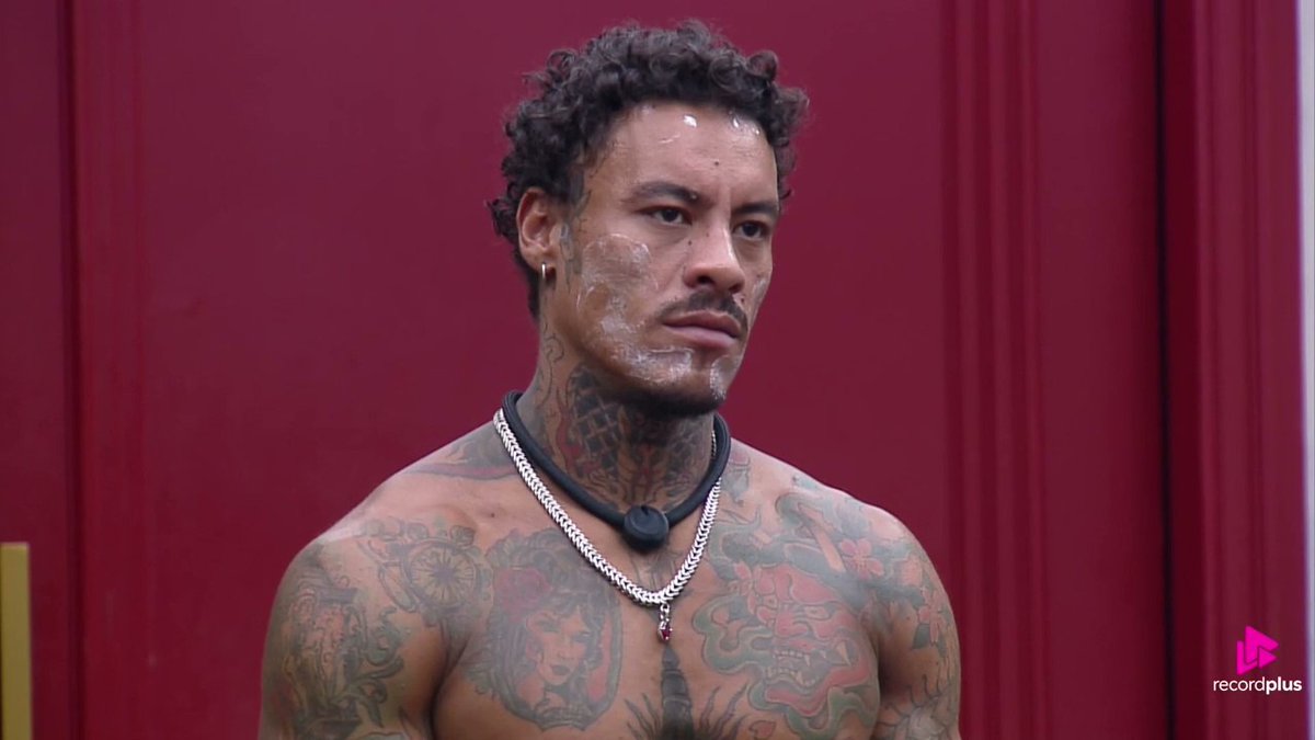canalantenados's tweet photo. Murilo reage ao descobrir que o show de hoje é de Luan Pereira. #AFazenda https://t.co/2XZfoipm2k
