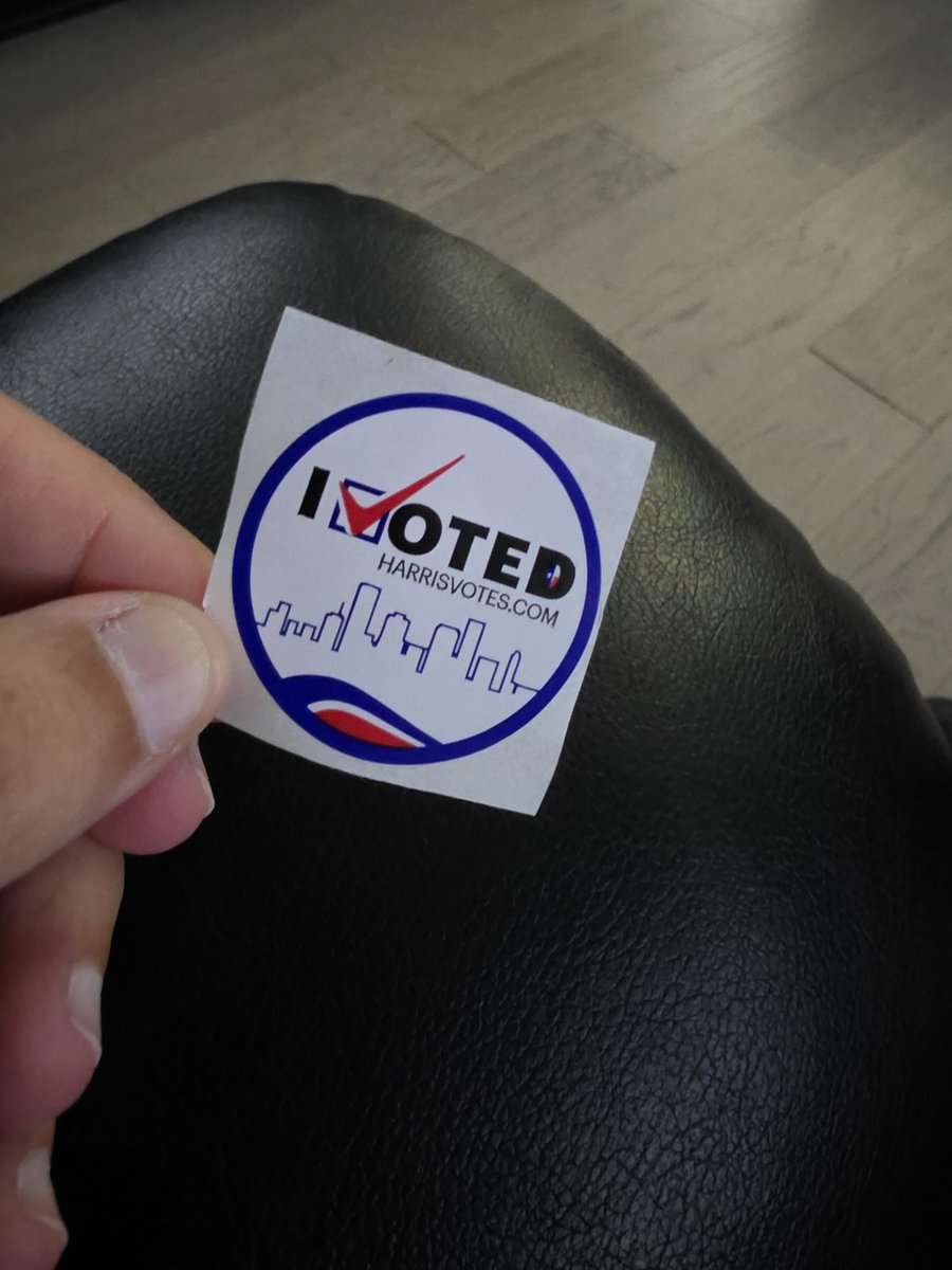 ramirez_math's tweet photo. Used my day off to exercise my right to #VOTEearly! 🗳☑️💙 https://t.co/symNcg24HV