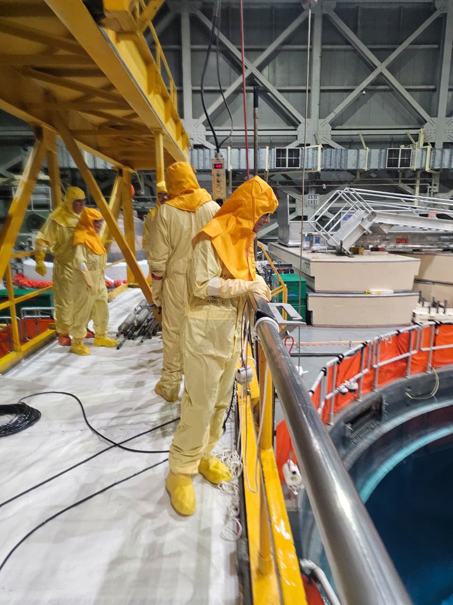 CFEmx's tweet photo. Recibimos con mucho gusto a la Secretaria de Energía, @LuzElena_GE, en la Central Nucleoeléctrica Laguna Verde, donde realizó un recorrido junto a nuestra Directora General, @EmiliaCallejaA.

Durante la visita, conocieron de cerca las instalaciones y a nuestro equipo, quienes trabajan para garantizar una generación eléctrica segura y confiable para México. 🇲🇽