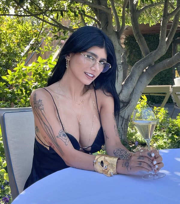 noorafatieh760's tweet photo. #MiaKhalifa 🔥🔥 https://t.co/gL86cIPEOO