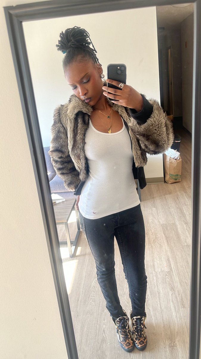 kamaliyha's tweet photo. queen shit https://t.co/TNCpISPfoY