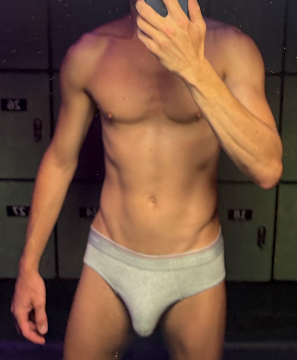 hungaussietop1's tweet photo. wanna see my cock soft or hard? https://t.co/oW0j4BhgYW