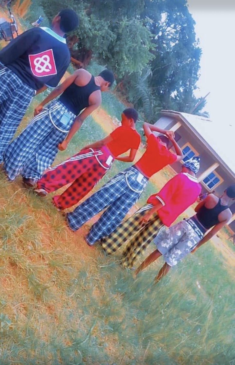 BPlan59532's tweet photo. December never even reach, and the girls for my area don already dey hot! This year go bad oooo 😂🔥 https://t.co/Hfah3zDKTQ