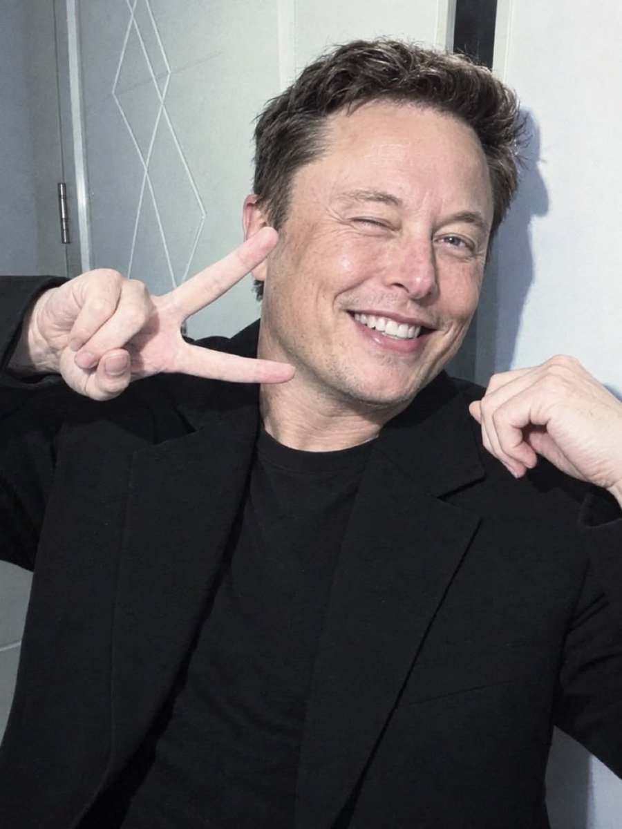 Rocketman_mars8's tweet photo. ❤️😊 Be honest! Do you love seeing Elon Musk smile? 😁🚀

🅰️ Yes, his smile is contagious ❤️
🅱️ Of course, it brightens my day 😊
🅲️ Sometimes, it makes me smile too 😄
🅳️ I'm not really a fan 🤷

👇 Pick one and tell us why! 💬 https://t.co/WfWXW8d937