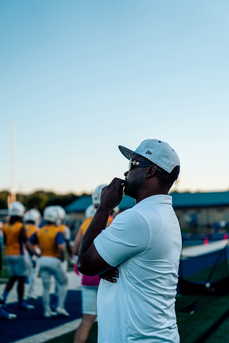 RecruitTheDawgs's tweet photo. ALL DAWGS COME HOME!

WELCOME BACK, CD MOSS | CLASS OF 2003!

ONCE A DAWG, ALWAYS A DAWG. 

#RTSP2 | #GoDawgs 🐾🐾 https://t.co/r4F4QnOVxz
