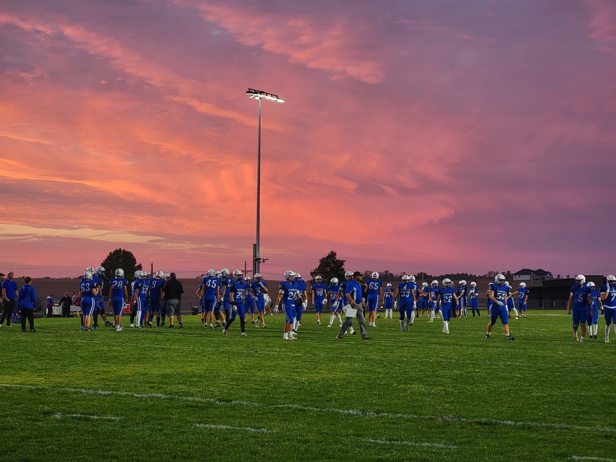 LjsLuke's tweet photo. Nothing better than a gorgeous sunset before some Friday night football.

It's a big one here for No. 9 Malcolm (6-2), which is playing Fillmore Central (6-2) for a district championship and playoff berth. #nebpreps https://t.co/IgDmkgXnXw
