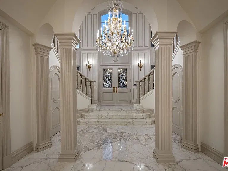 ManorMotorMinut's tweet photo. This is what twenty five million gets you in Beverly Hills Ca. https://t.co/yPIKiekzbu