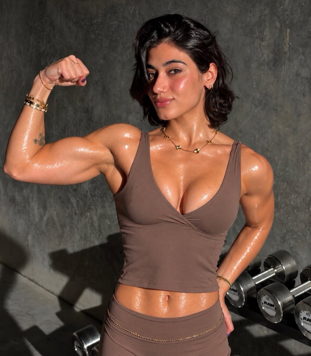 muscle_h0tties's tweet photo. Sara 😍😍💪💪 https://t.co/37nvfmgT5g