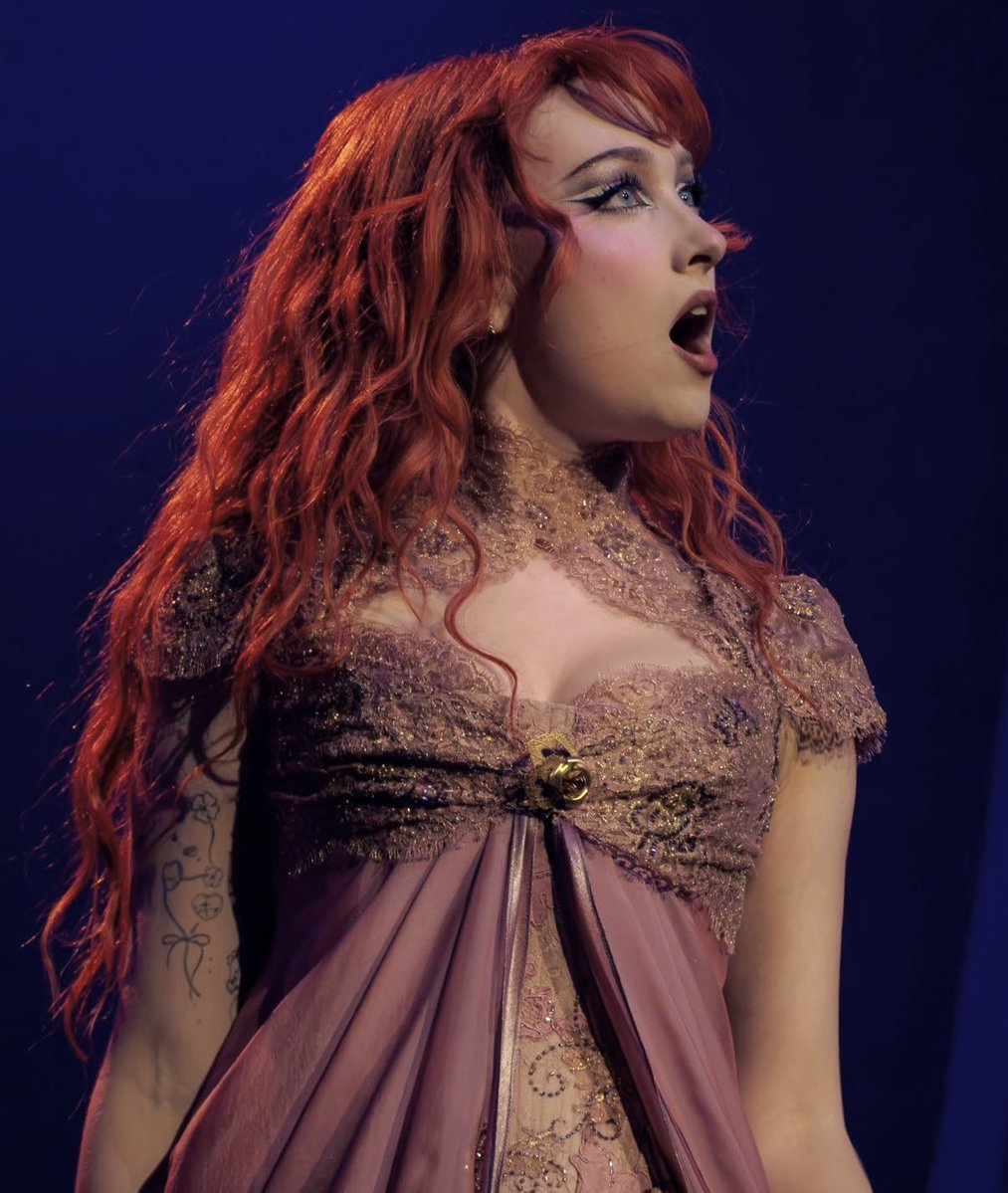 redwinebrina tweet picture
