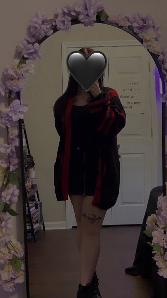 takenby_truce's tweet photo. bless an oversized cardigan https://t.co/F5fhmACcUZ