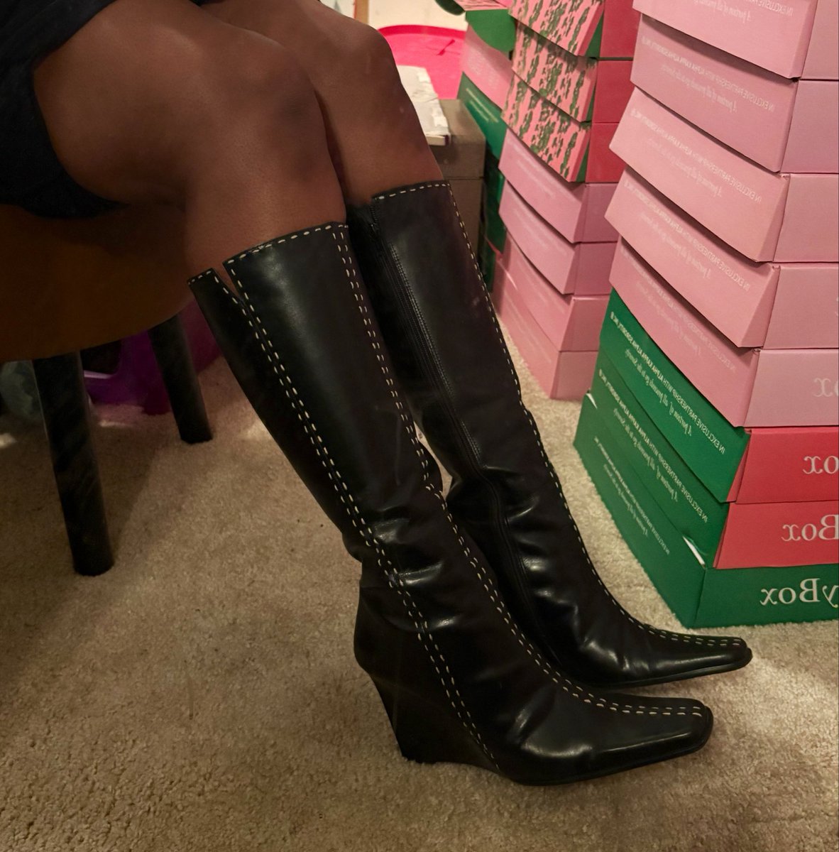 omgitsbrookiexo's tweet photo. like hello… sis had TASTE. https://t.co/IiPLIDmOML