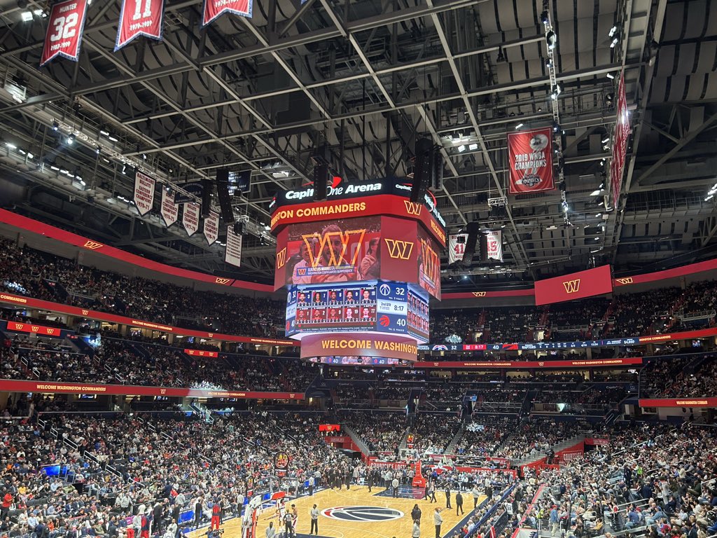 WizRoundtable's tweet photo. #Commanders QB Marcus Mariota is in the house for tonight’s Wizards game https://t.co/mBgZHw2LU4