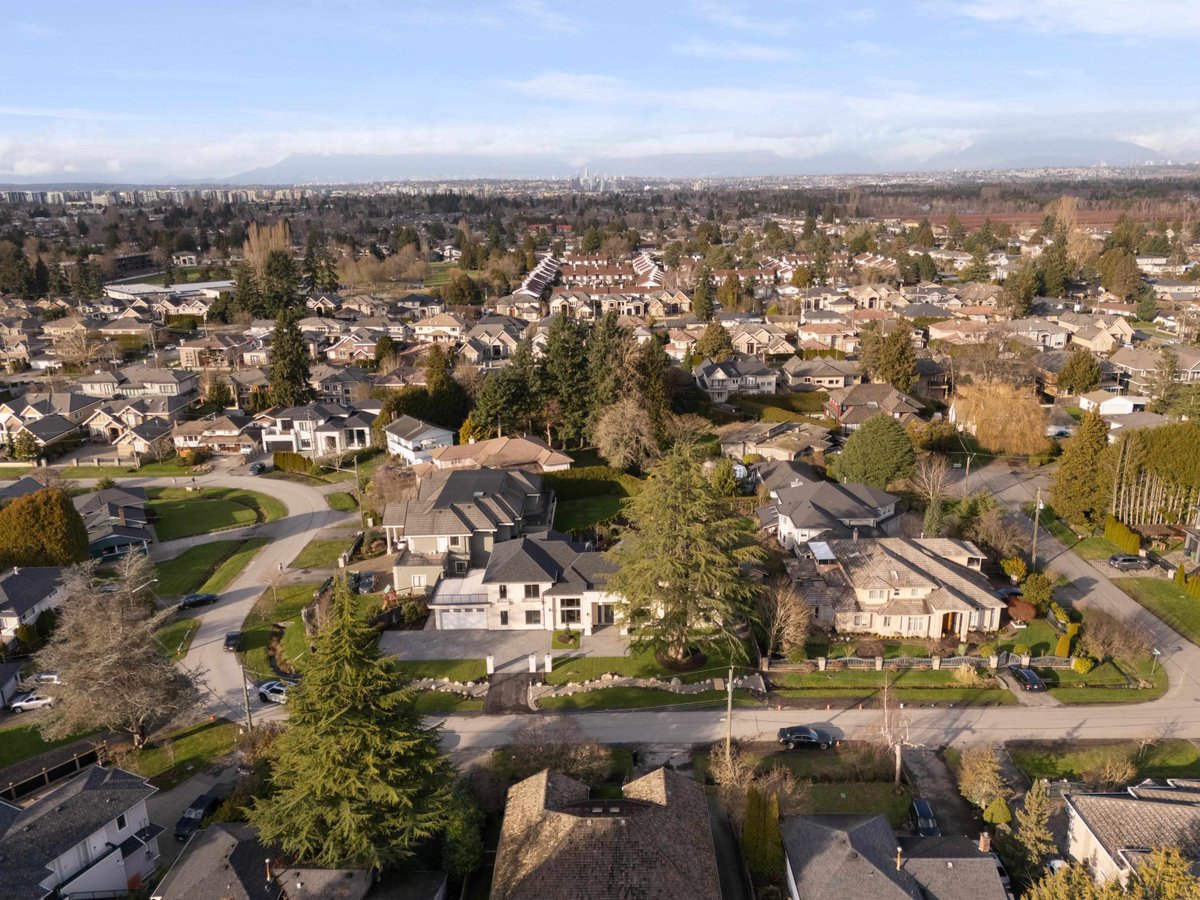 EvanDunfee's tweet photo. I'd have an easier time believing those who use "neighbourhood character" or tree removal, infrastructure concerns, affordability etc... to argue against/ block gentle density increases IF they weren't silent when a 1600 sqft home on a tree filled lot is replaced by a single 6000(!) sqft single family home that just sold for $4.2 million.

In the past decade 100s of 60+ year old homes have been replaced 1 for 1 with MUCH larger homes that make the neighbourhood they're in less affordable, and more exclusive. Those homes are locked away for another 60+ years and every passing year we do nothing we lose more opportunities to add housing to neighbourhoods that are losing people.

We should aspire for our neighbourhoods to be places where young families can grow; where seniors can downsize and stay in their community; where nurses, teachers, and the service workers we rely on can afford to live near their work; where kids can walk or roll to school and to their friend's house; where we know our neighbours by their names not simply by the car they drive. That's neighbourhood character I think is worth fighting for.