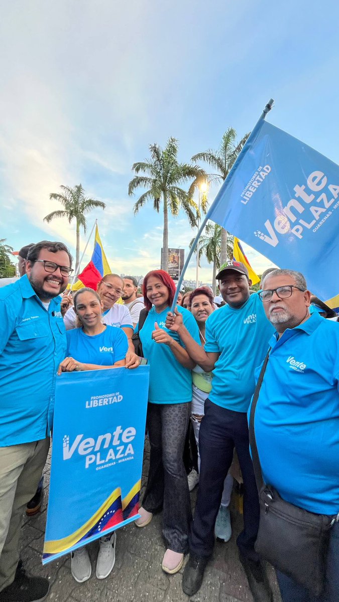 VenteMiranda's tweet photo. @VenteVenezuela @ConVzlaComando @MariaCorinaYA @MagalliMeda @ConVzlaMiranda @HenryAlviarez @AnthoRomeroJ ¡GUARENAS Y GUATIRE DE PIE POR EL PAÍS!

El eje Plaza-Zamora llegó con fuerza a Plaza Venezuela. Su gente demuestra que la dignidad le pertenece a los ciudadanos organizados y firmes

“¡La fecha de la elección es la fecha de la liberación!” 🗳️⚡

Hilo🧵👇 #SetTheDate https://t.co/4AlyNPnfxB