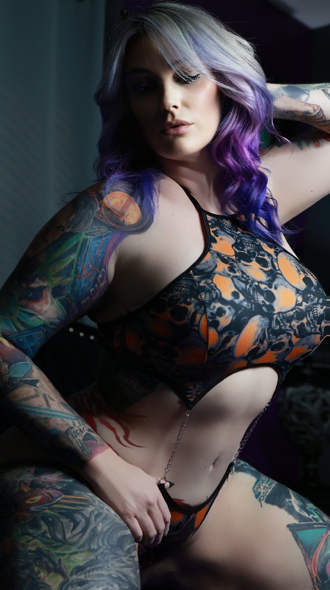 TheMoistQueen's tweet photo. Its freaky Friday
#playboyplaymate #fhmcovermodel #magazinemodel #themoistqueen #tattedbadass https://t.co/lJPJYgMibl