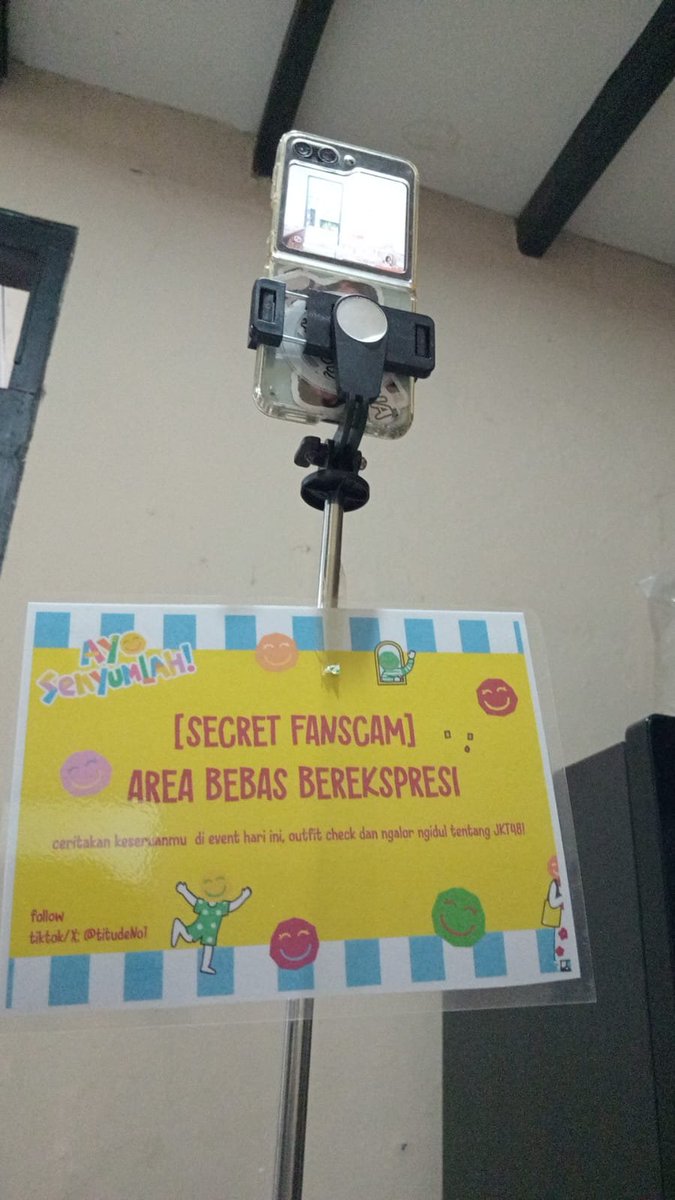 titudeNo1's tweet photo. Hallo gezz, buat yang nanti ke BSD event personal meet n greet ayo senyumlah jkt48, kalo ada yang liat ini jangan lupa mampir ke [SECRET FANSCAM] yang ga secret² bgt ini ya. Kalian bebas berekspresi mau cerita event, outfit chek, apapun bebas. Ditunggu loh ya ^_^ https://t.co/hM9i2CfNr5