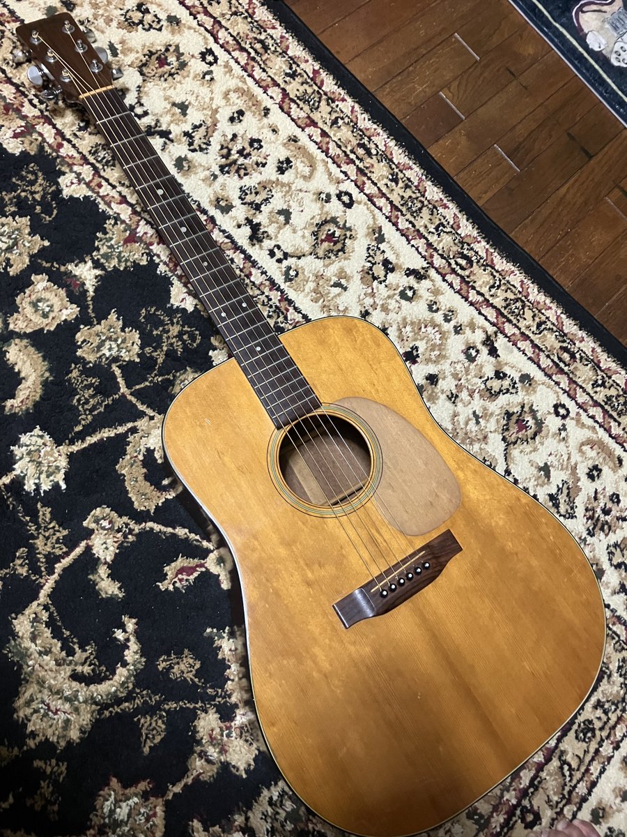 shuntell1965's tweet photo. 困った、、、
1978年製 Martin D-18のピックガード、、
我が家の在庫のピックガードの中で合うものが無い、、
困った、、、 https://t.co/Q3hHqhpNsa
