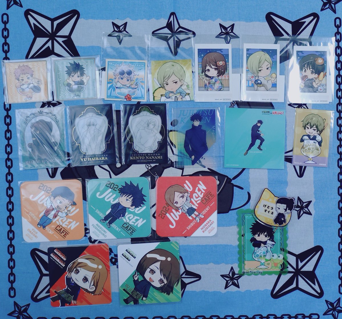 aotoaiiro's tweet photo. 【譲渡】呪術廻戦　ハロウィン　まるくじ

譲
画像1、２

求
🟩…500円
無印…400円
🟥…300円
画像2…200円
＋送料

◎郵送
◎PayPay/ゆうちょ
◎お声がけ重なる場合は他キャラ含むまとめて優先

※⚠️五条缶バッジは袋にヨレあり
※グッズ整理中のため推し含む定価以下

よろしくお願いいたします🍀 https://t.co/zRfVqAsbZv