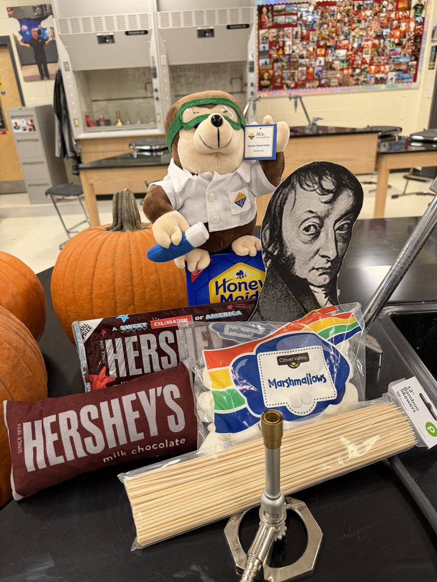 JeffOShields2's tweet photo. Happy #MoleDay from #mroshieldschemistry! #Chemistry #MoleDay2026 #ScienceIsFun #WestwoodChemistry @WHS_Redhawks https://t.co/gJRv2B7Ukq