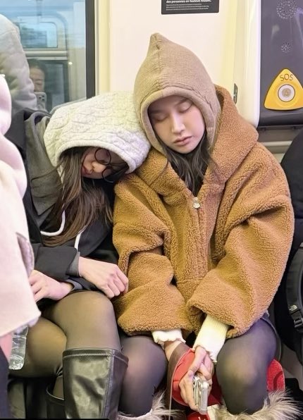 OrmFolk_KR's tweet photo. Natt tuksaya Instagram Story

"After Disneyland☺️"

#omeorm #ffolky #ormfolk https://t.co/lIl9SiAUBb