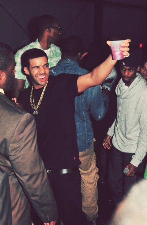 iiheartTika's tweet photo. @yxngsleezyy Drake?? Like in Drizzy Drake https://t.co/YUgPpX9lD5