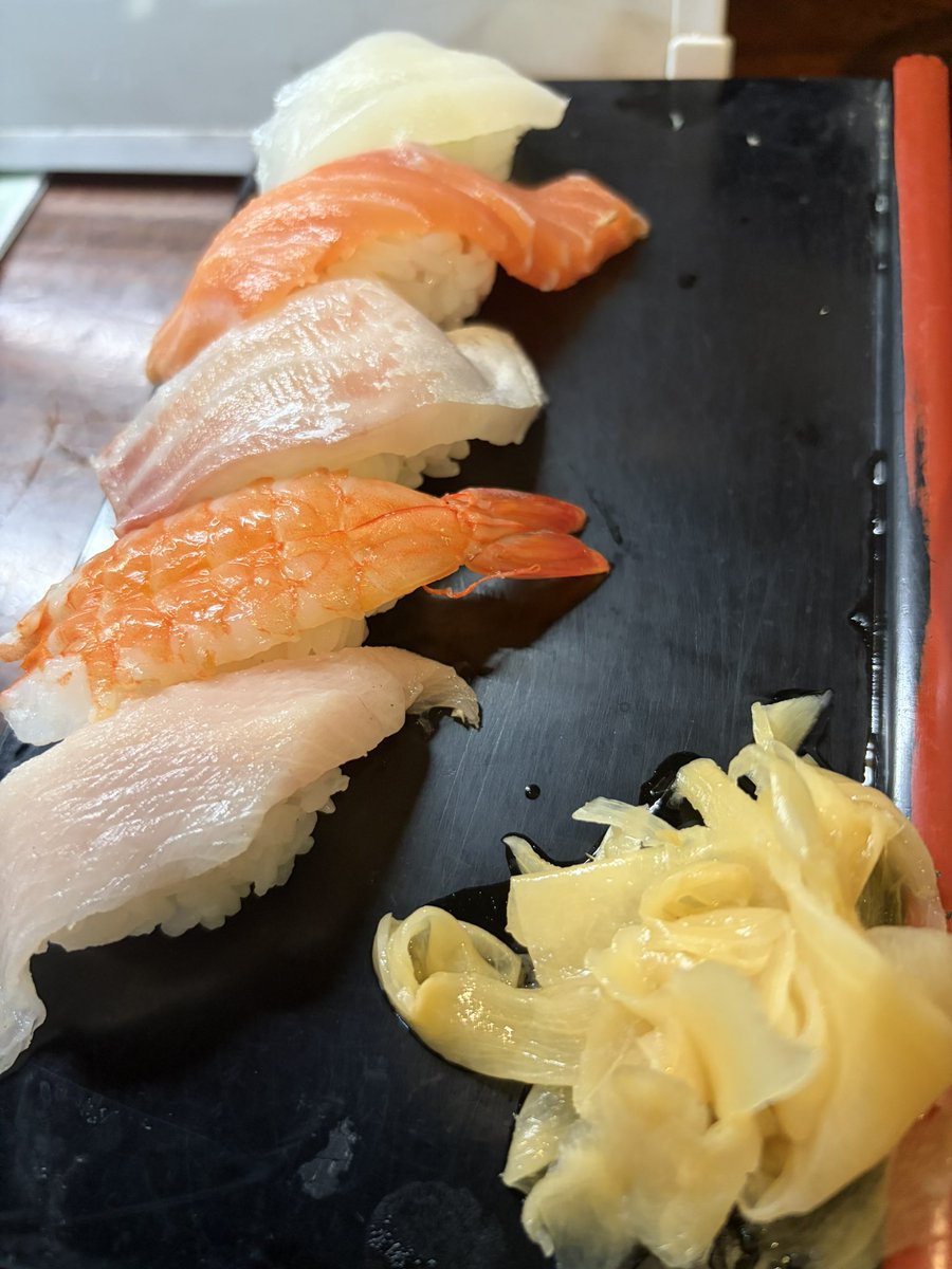 RV_love_love's tweet photo. 高松に着いて、とりあえず呑んでましたー4時まで呑んでたので二日酔いデス
麦酒に日本酒、最後はアブサン飲み比べ(
一軒目、地元のお姉さんとバンタンで盛り上がって日本酒開けまくってしまった… https://t.co/sVjRcI7vjN