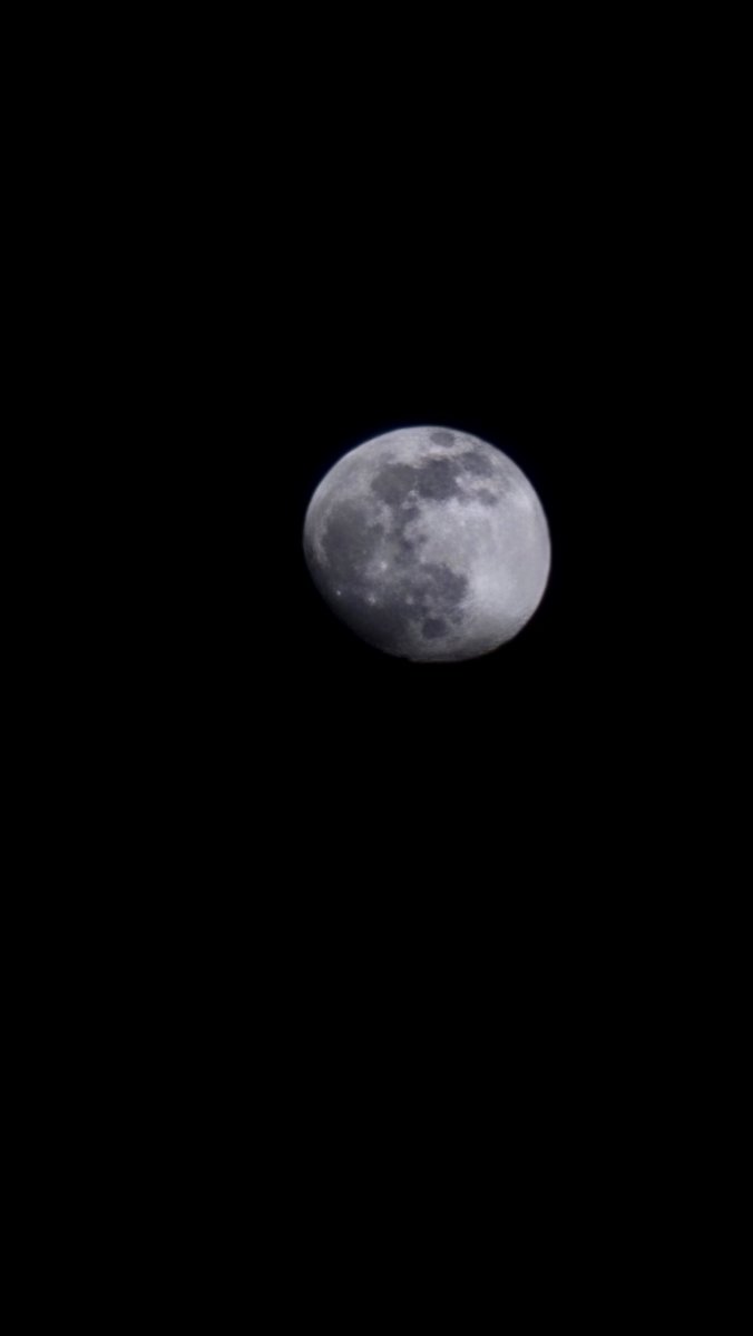 jonacos's tweet photo. Ahí les dejo la luna de esta noche. https://t.co/NKaxGGfnRR