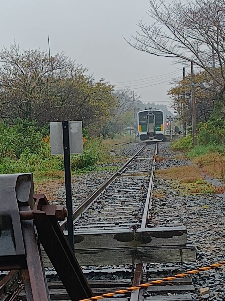 mitsuhiro_hiace's tweet photo. 久留里線末端区間
上総亀山駅に取り残されている電車 https://t.co/7VSvnpmecZ
