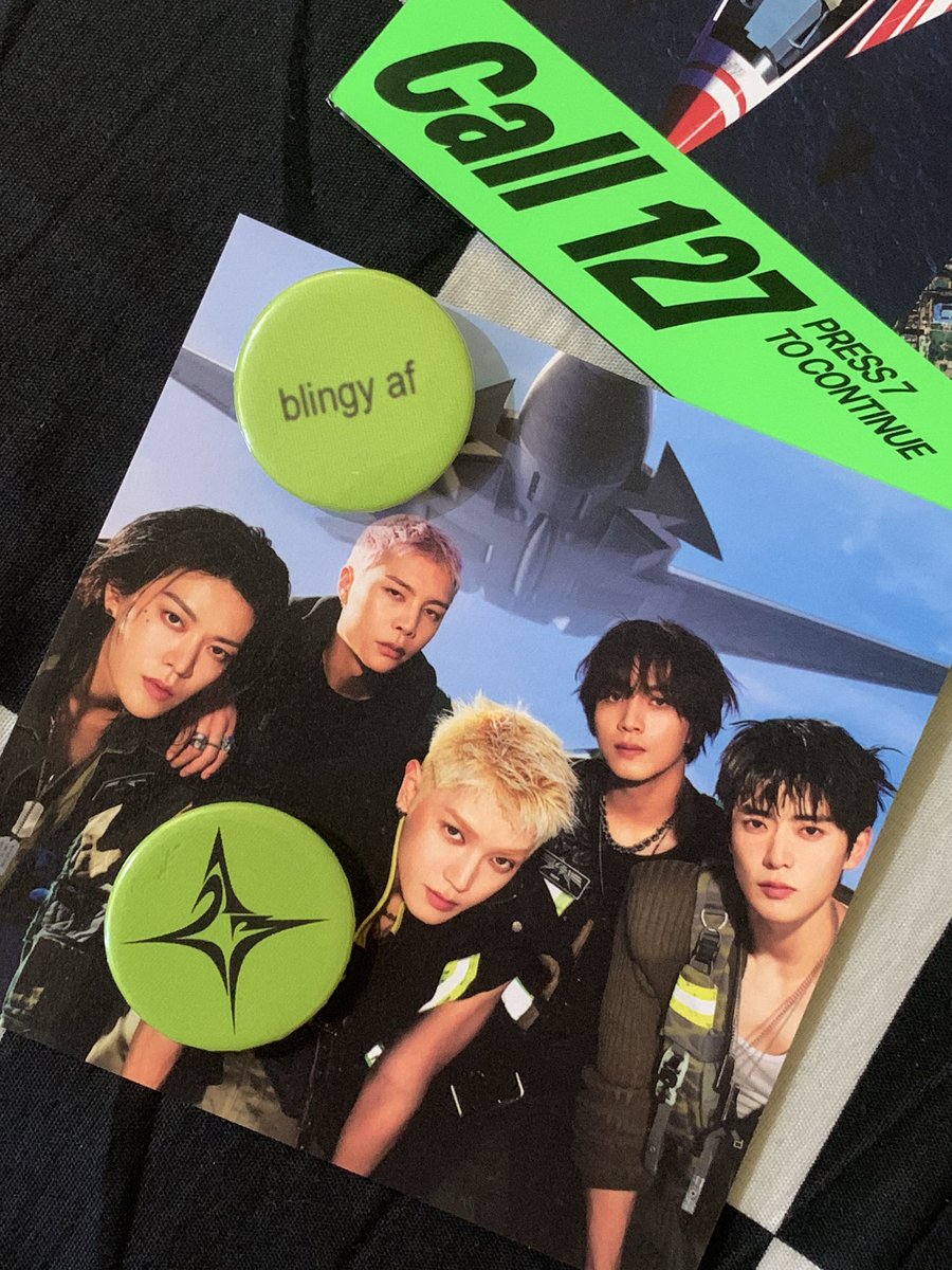 127VARIANT's tweet photo. ⋆.˚💚⋆ the red line | 𝑀𝒶𝓃𝒾𝓁𝒶 ꩜ .ᐟ˙

✮ 1 blingy pin
✮ 1 jyj random pola or official pc
✮ 1 ot7 pola

[ ⤷ one set ; limited qty only ! ]

        see you, 𝒸𝒽𝒾𝓁𝓏𝑒𝓃𝓈 ⋆˙

 #TheRedLineInManila #TRLMJunction https://t.co/ONbfGGROhA