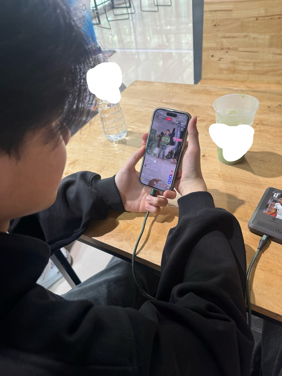 littleravit's tweet photo. กิจกรรมเช้านี้
❌มาเรียน
✅มาลุ้นคนรับมอไซ https://t.co/IpOT7ZF77E