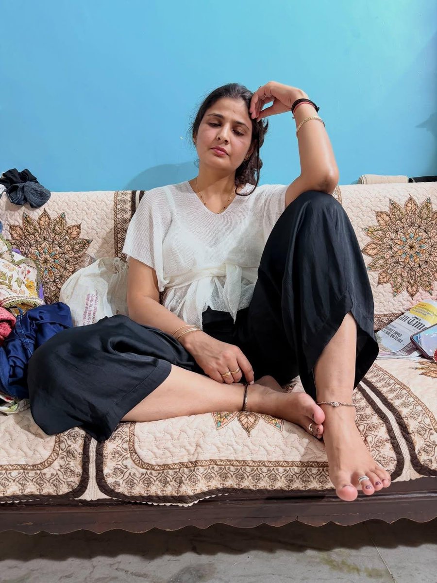 pigofmistress's tweet photo. Maharani 👑 
#feetworshi̇p #femdom #mistress #submissive #dominatrix #malkin https://t.co/EnsWXyhO7v