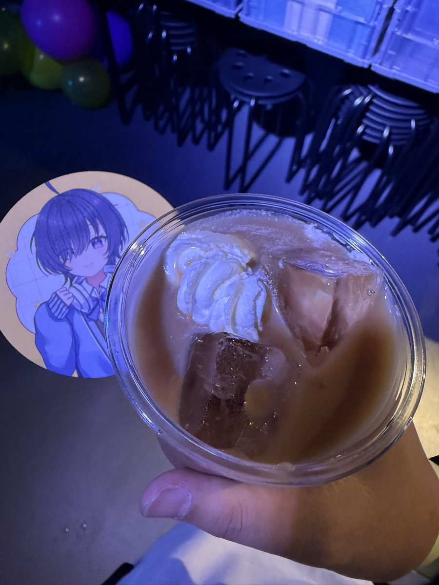 ym_bismuth's tweet photo. ソロ参戦だから隅でしっぽり飲んでる(美味しかった) #りあぷろ学園祭2026 https://t.co/ePzQ4b654k