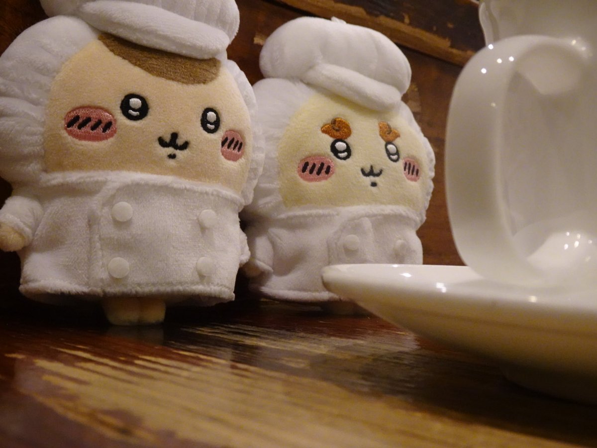 12_o_clock12's tweet photo. 위생복 하나 입었을 뿐인데 함께 세워두면 모든 음식을 얘네가 만든 거 같은 효과 https://t.co/fhOGJT41FR