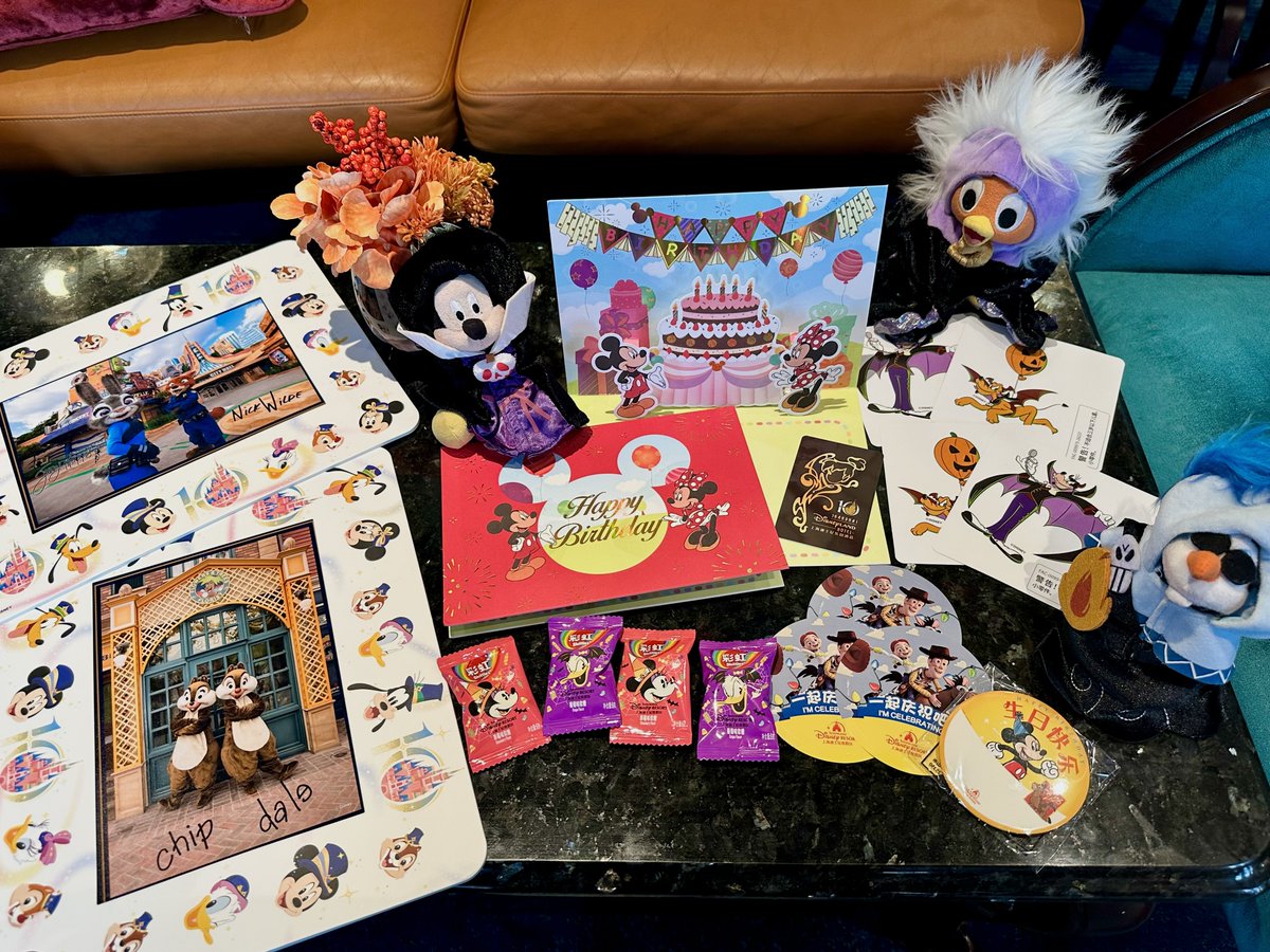 join_in's tweet photo. 上海ディズニーランドホテルのラウンジにて🥹✨
誕生月サイコー！！✨🥹🎂✨ https://t.co/6MogHRB8r5